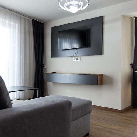 Vetus Hotel Pristina Exterior photo