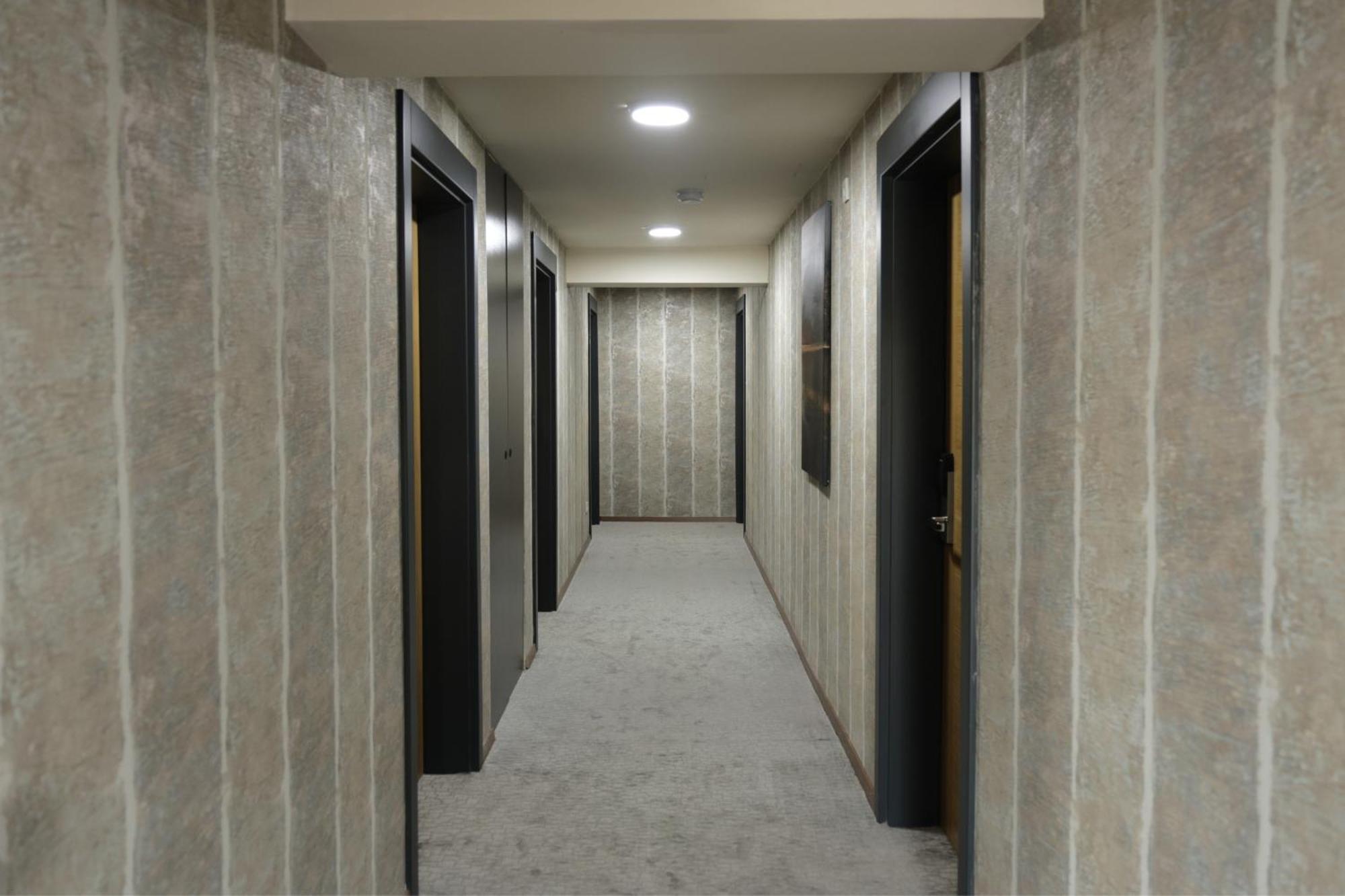 Vetus Hotel Pristina Exterior photo