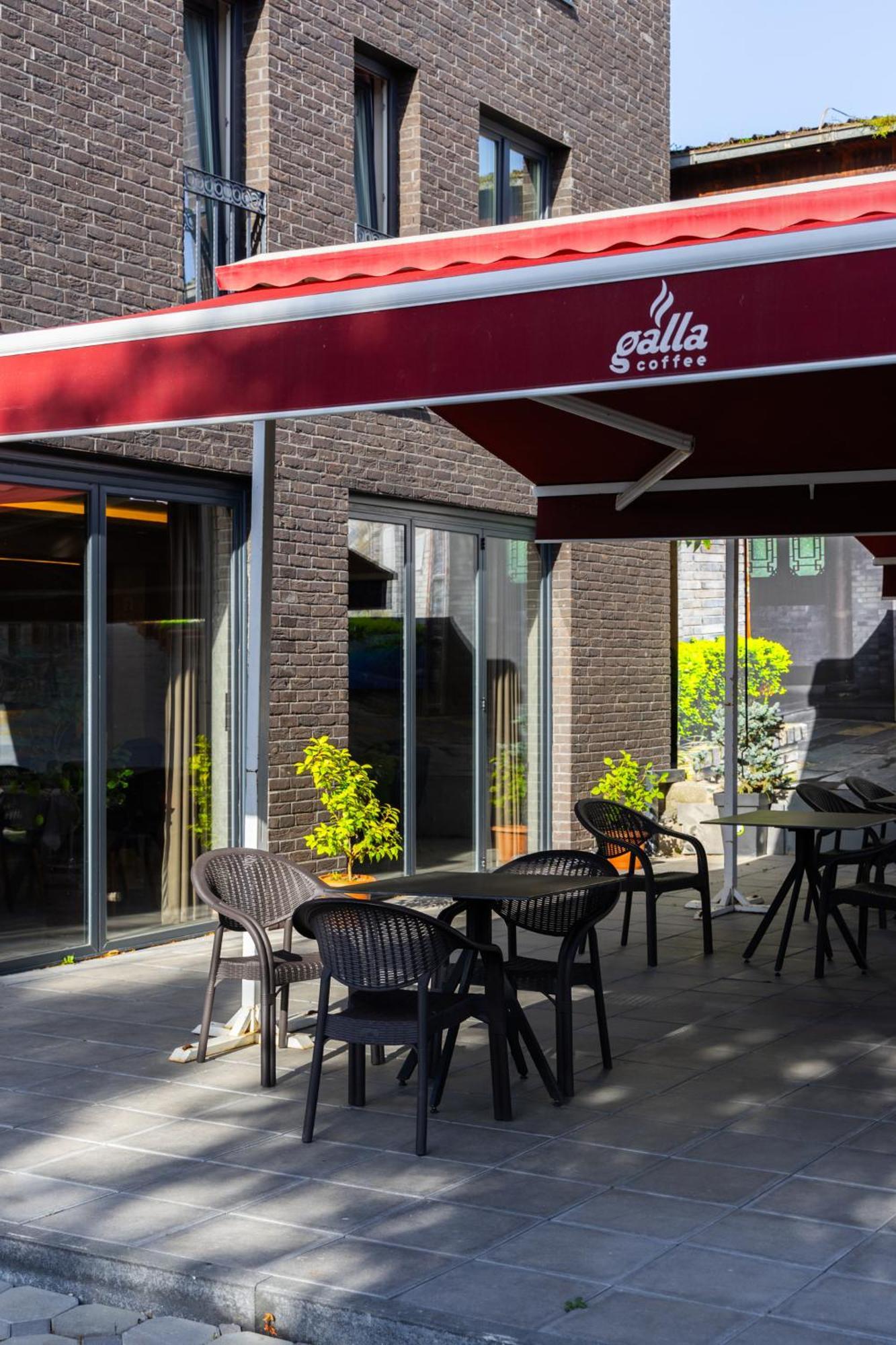 Vetus Hotel Pristina Exterior photo
