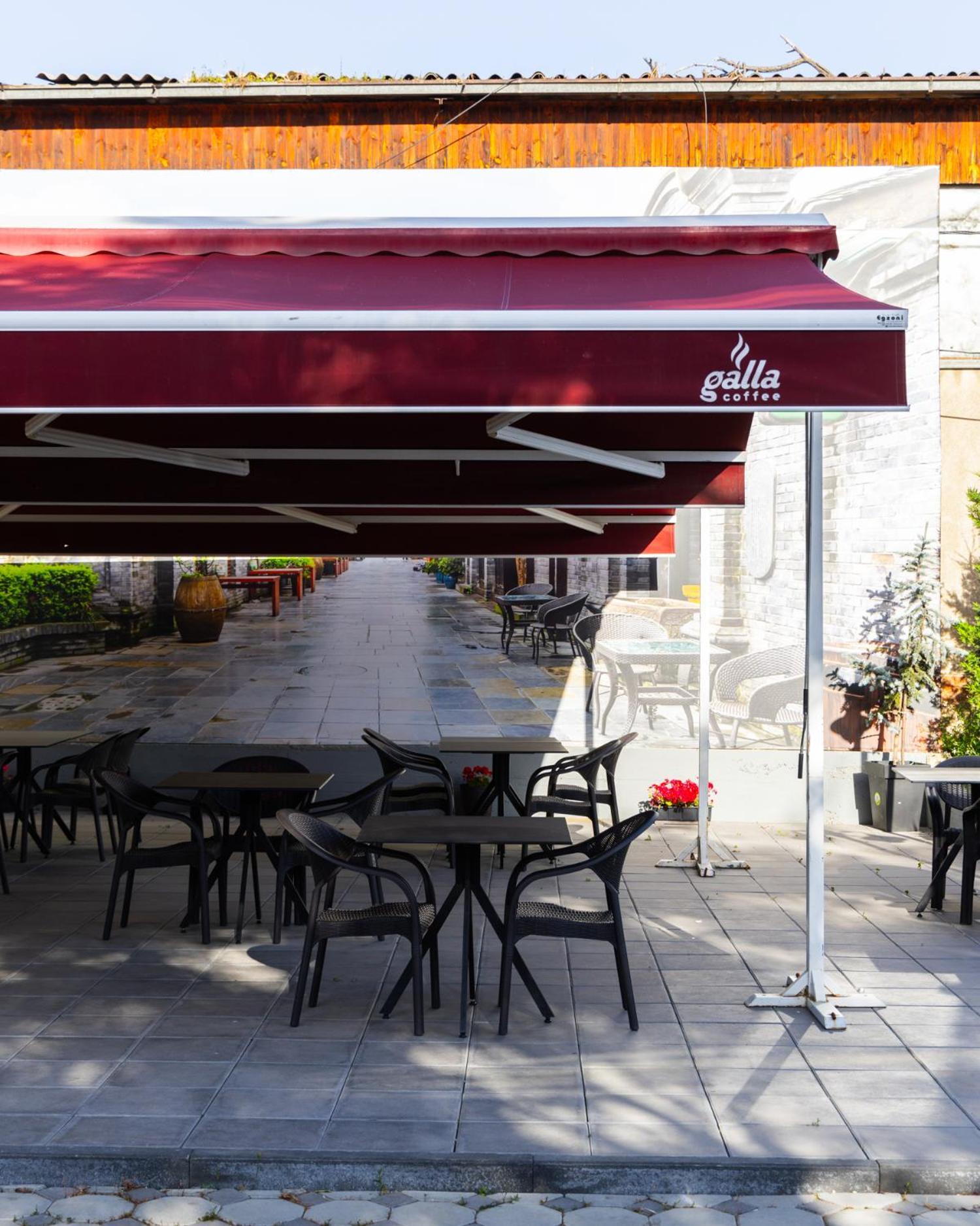 Vetus Hotel Pristina Exterior photo