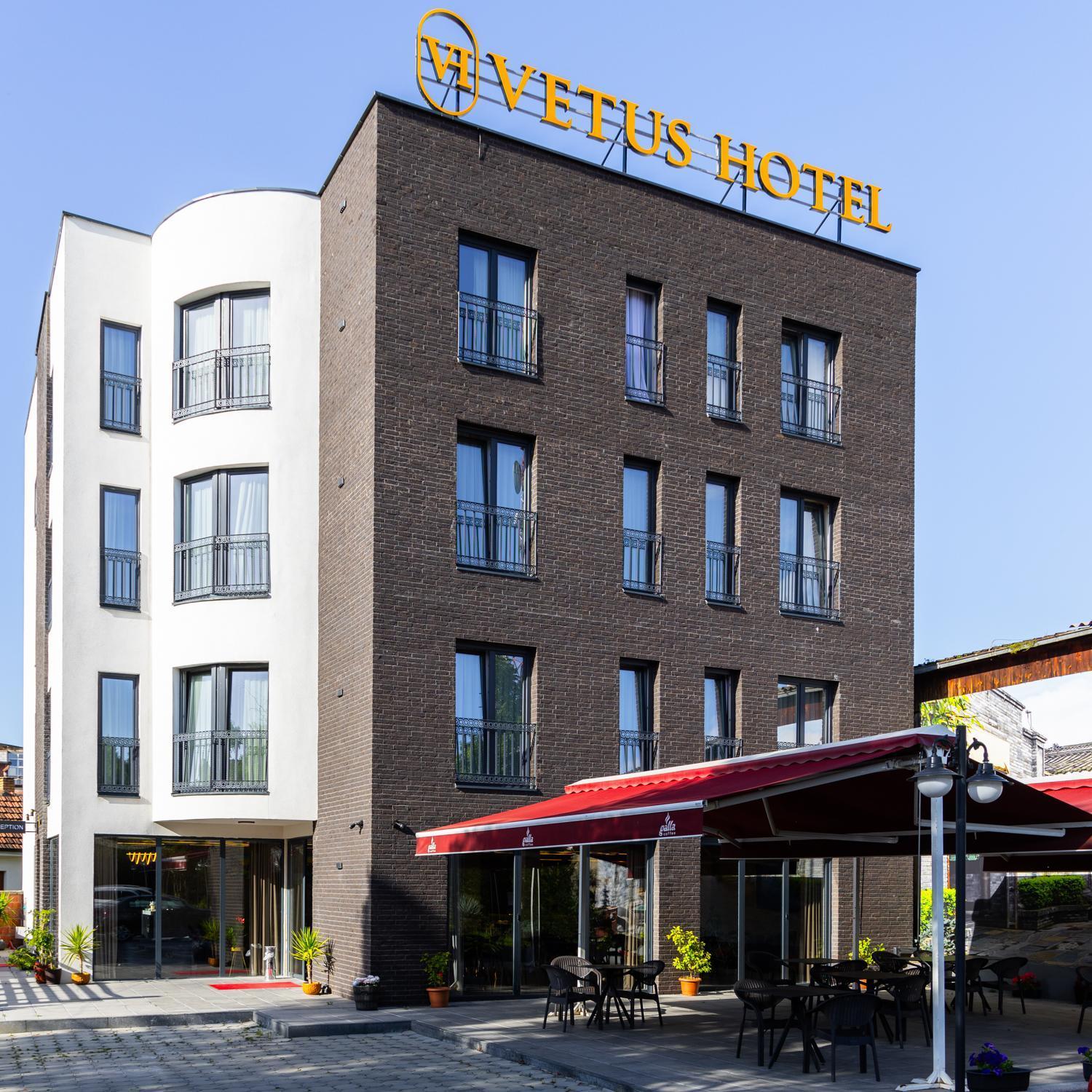Vetus Hotel Pristina Exterior photo